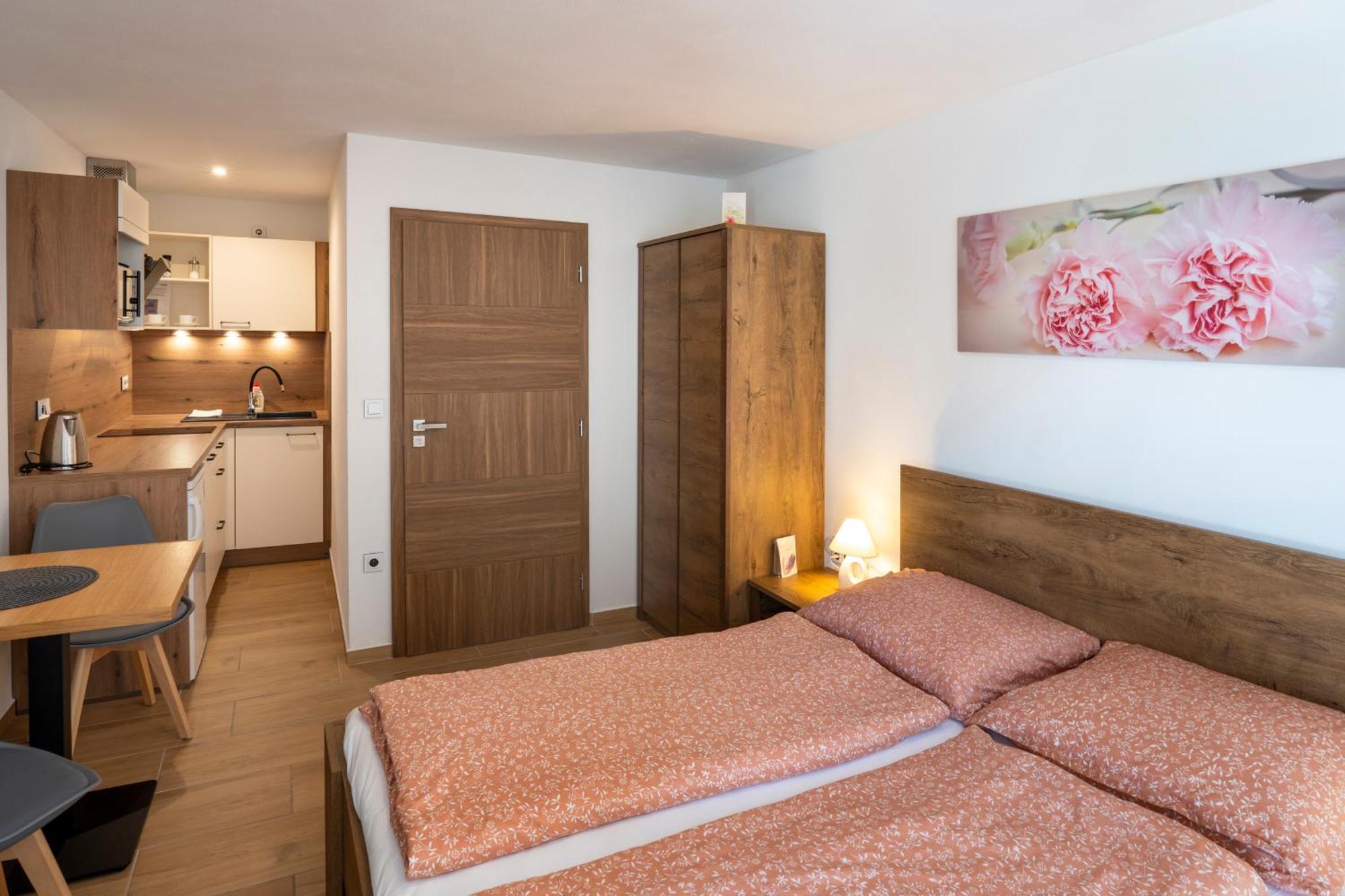 Pod Namestim 2 * Telc